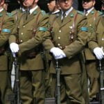 "Carabineros de Franco Autorizados: Portarán Arma Institucional para Repeler Asaltos" 11 Oficiales Carabineros de Chile