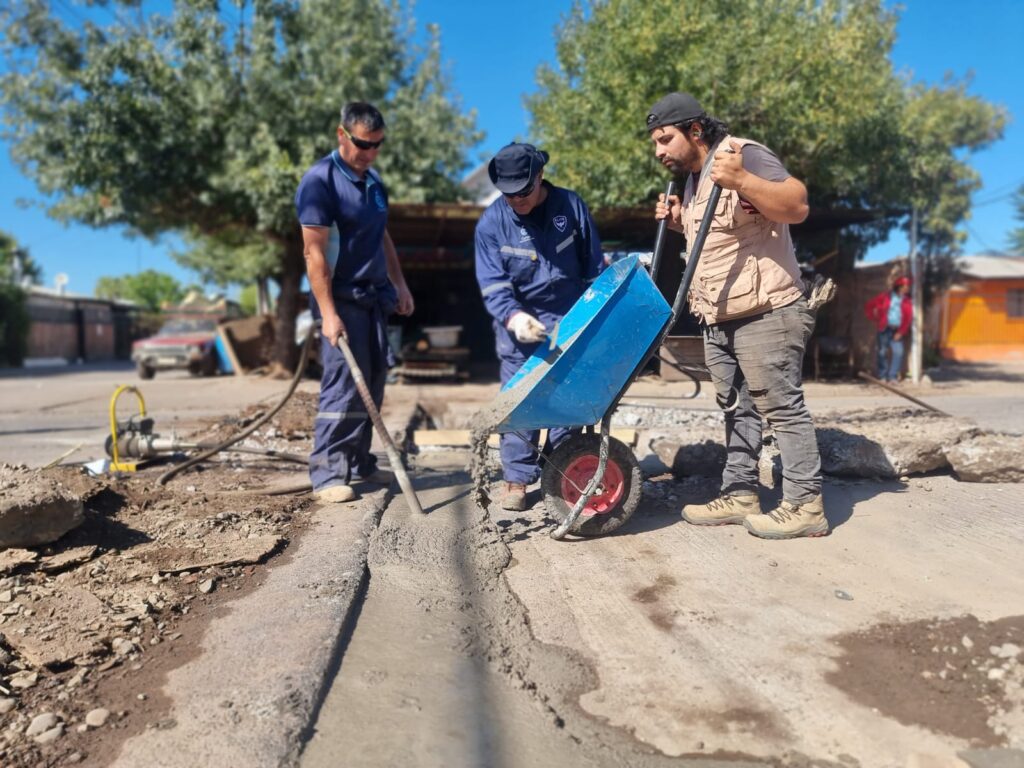 Municipio de Curicó trabaja en la reparación de sumidero en avenida Licantén sector Aguas Negras 1 WhatsApp Image 2024 02 26 at 12.18.16