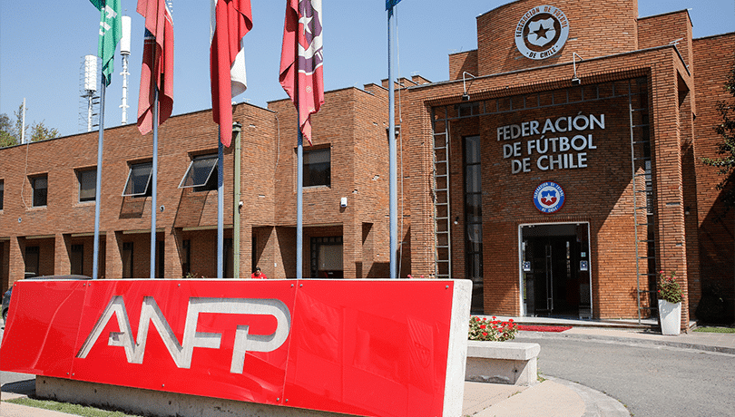 ¡Escandalo en el futbol chileno Consejo de Presidentes mantiene los seis extranjeros en cancha y el Sifup realiza llamado a paro