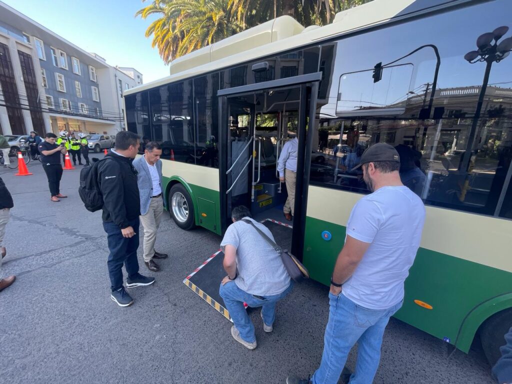 Presentan nueva alternativa de bus eléctrico que podría implementarse en Curicó 1 WhatsApp Image 2024 03 06 at 12.01.45