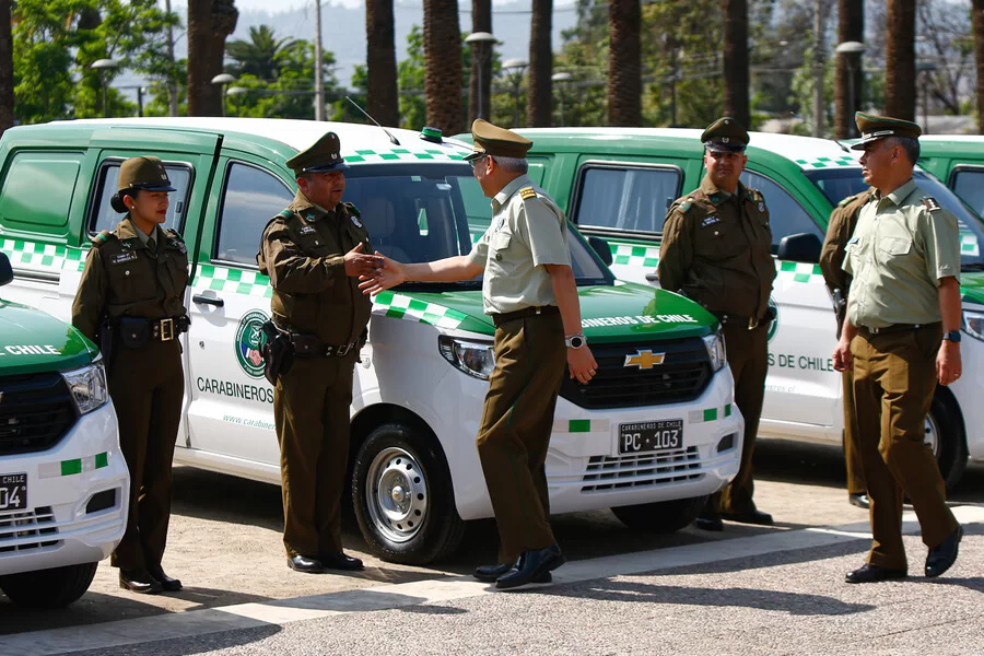 Encuesta CADEM revela aprobación histórica de Carabineros y fuerte apoyo a medidas de seguridad en La Araucanía y Biobío 1 Aton 825408