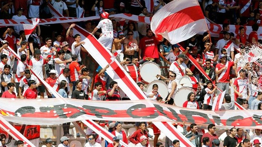 Prisión domiciliaria total para hincha que intentó ingresar bengala partido de Curicó Unido 1 bfb5c0e9 hinchas curico unido e1640298022454