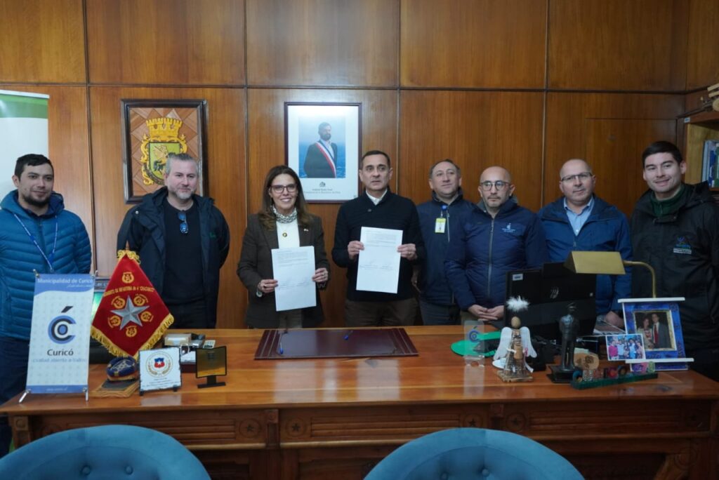 Oficializan convenio para reforestar importante tramo de Parque Cerro Condell de Curicó 1 Cerro Condell Curico
