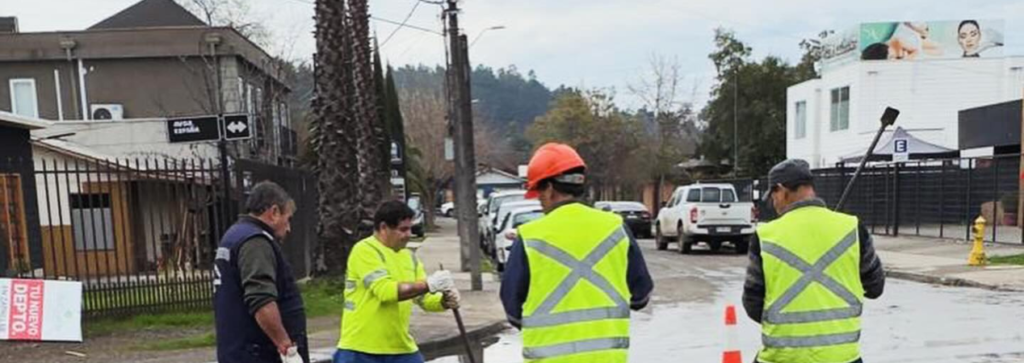 Despliegue total de equipos municipales ante la llegada del sistema frontal a Curicó 1 Curico