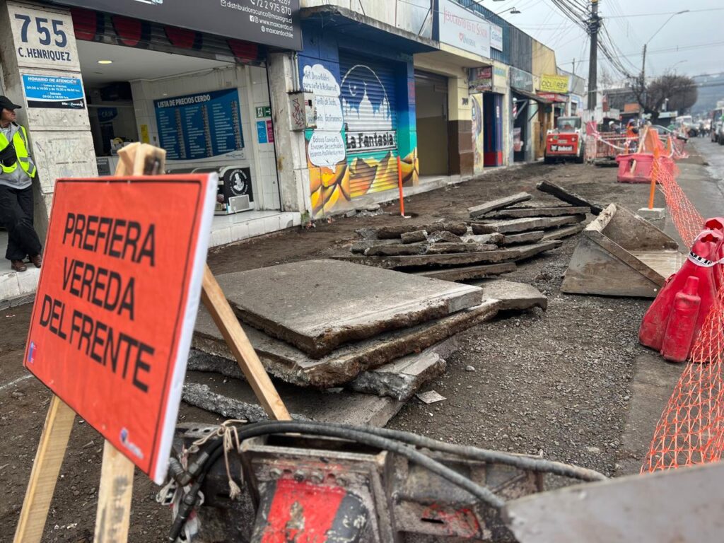 En plena ejecución nuevo proyecto de reposición de veredas en el centro de Curicó 1 Veredas Curico