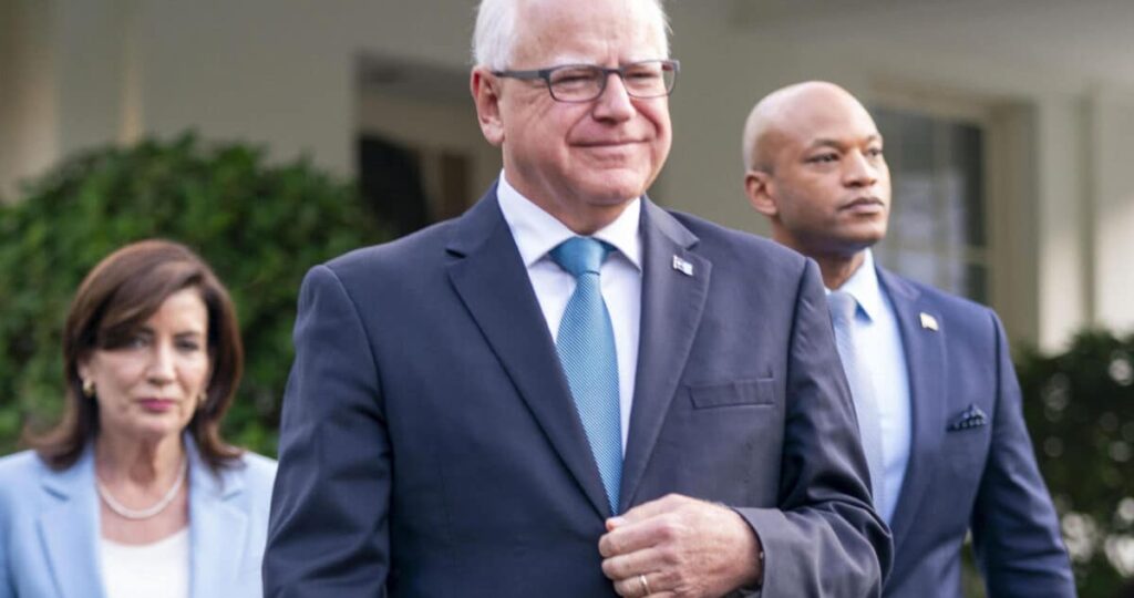 Kamala Harris Selecciona a Tim Walz el Gobernador de Minnesota como su Companero de Formula para la Vicepresidencia