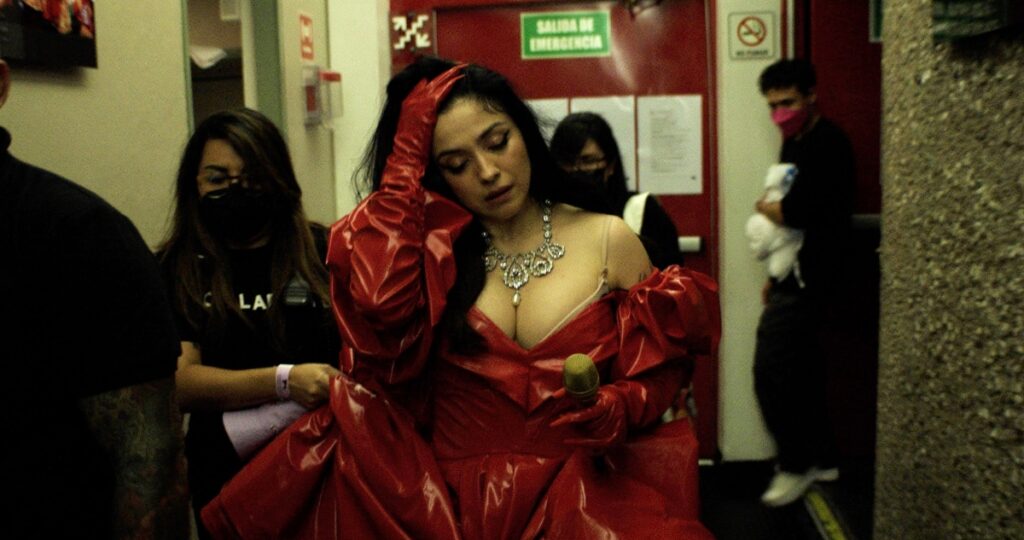 Las duras revelaciones que dejó el documental "Mon Laferte, te amo" 1 Mon Laferte