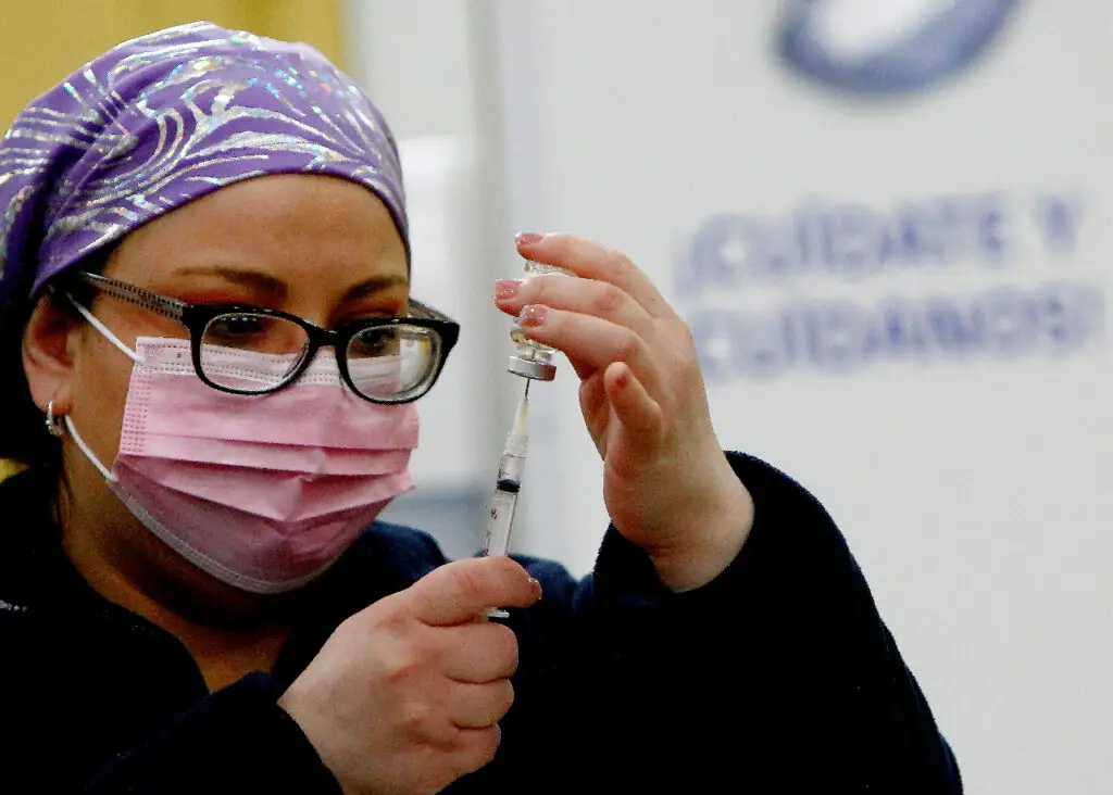 Curicó realizó exitosa inmunización contra el virus respiratorio Sincicial 1 vacuna curico.jpeg