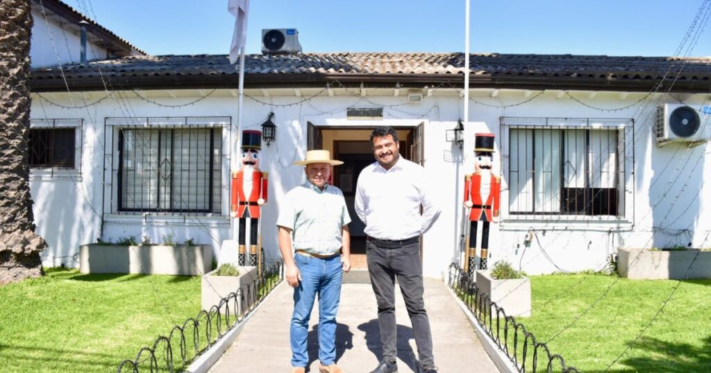 Subdere Maule realiza reunión de trabajo con alcalde de Sagrada Familia 1 Sagrada Familia Subdere