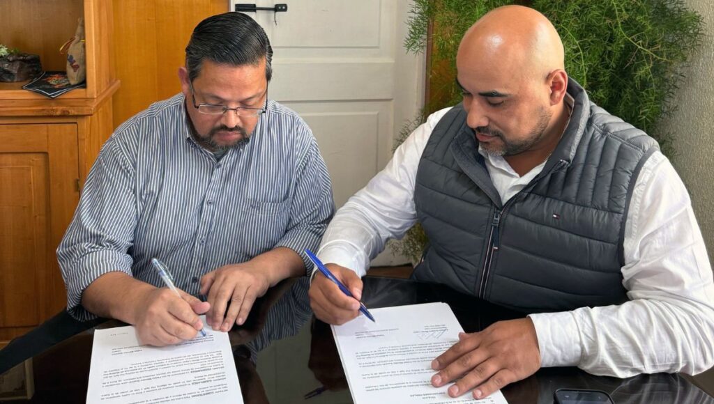 Firman convenio municipal para que habitantes de Molina puedan aprender inglés 1 Cursos para hablar ingles en Molina