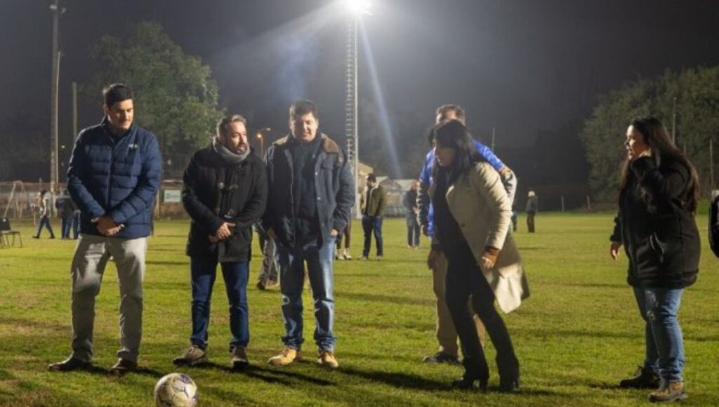 Gobernadora Regional inauguró luminarias de cancha Seminario de Talca 1 Portada Noticias 7