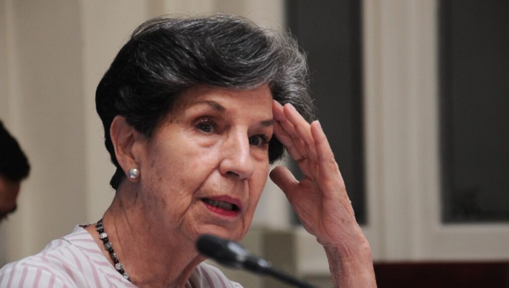 TC destituye Isabel Allende
