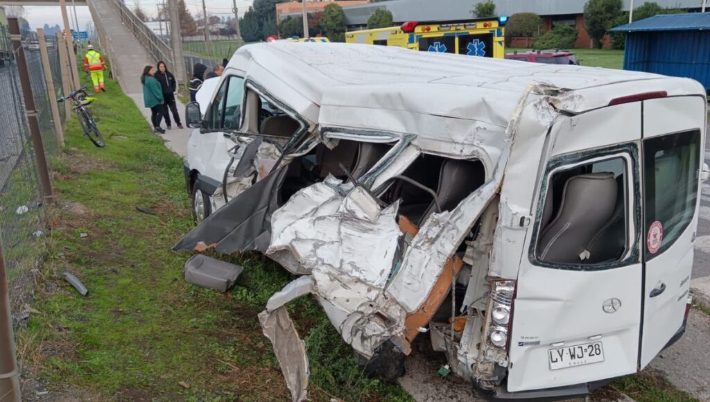 Conductor que transportaba a menores hacia Teleton dio positivo a cocaina tras violento accidente en Ruta 5 Sur