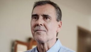 Cristian Campos es sobreseido por prescripcion en causa de abuso sexual pero tribunal reconoce hechos de vulneracion