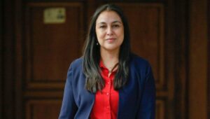 Francesca Munoz lanza su candidatura presidencial criticando a Chile Vamos y marcando distancia con la elite politica