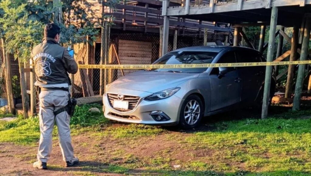 Labocar de Carabineros investiga incendio de vehiculo en la zona costera de Pelluhue
