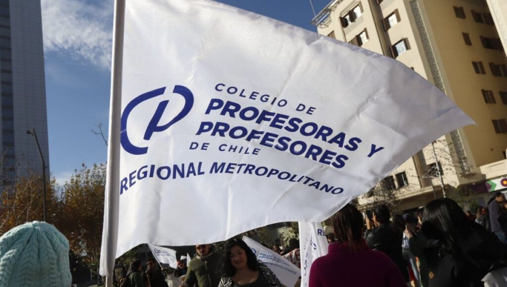 Profesores convocan a paro nacional de 48 horas por “respuestas insuficientes” del Mineduc 1 Profesores convocan a paro nacional de 48 horas por respuestas insuficientes del Mineduc