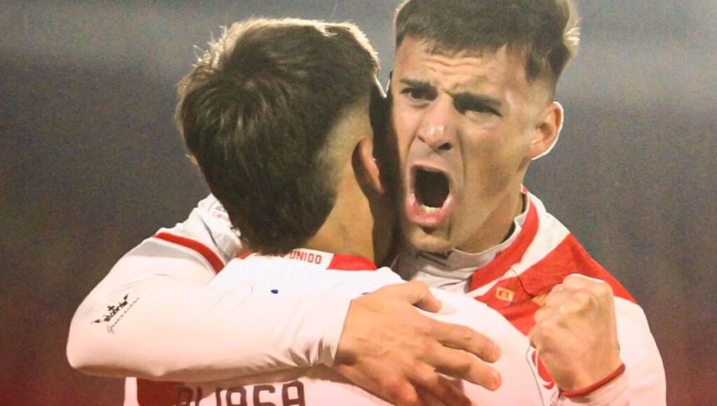 Curico Unido da el golpe en el Nacional y elimina a la Universidad de Chile de la Copa Chile