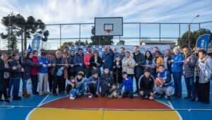 Molina inaugura cinco multicanchas remodeladas con apoyo del Gobierno Regional