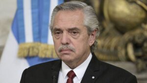 Procesan al expresidente argentino Alberto Fernandez por presunta corrupcion en contratacion de seguros