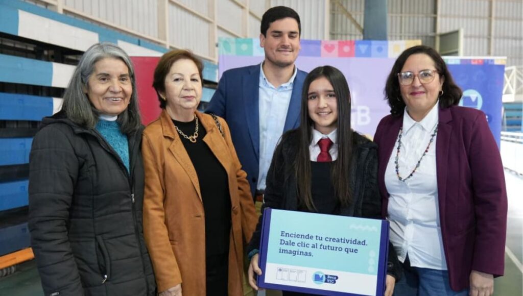 Becas TIC: Más de 1.800 estudiantes de la comuna de Talca recibieron un computador y conexión a internet 1 Becas TIC Mas de 1.800 estudiantes de la comuna de Talca recibieron un computador y conexion a internet