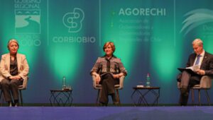 Polarizado intercambio entre candidatos presidenciales marca conversatorio por la descentralizacion en Concepcion