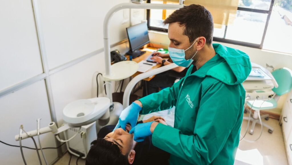 Más de 100 pacientes de Linares solucionan problemas dentales en operativo masivo 1 Mas de 100 pacientes de Linares solucionan problemas dentales en operativo masivo