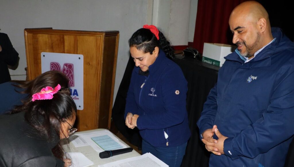 Mas de 200 familias de Molina firman las escrituras de sus casas