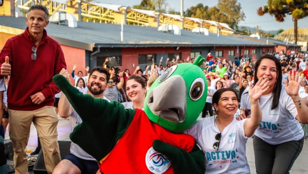 Cerca de dos mil personas participaron en la Corrida Familiar Nocturna Activa tu Primavera en el Maule