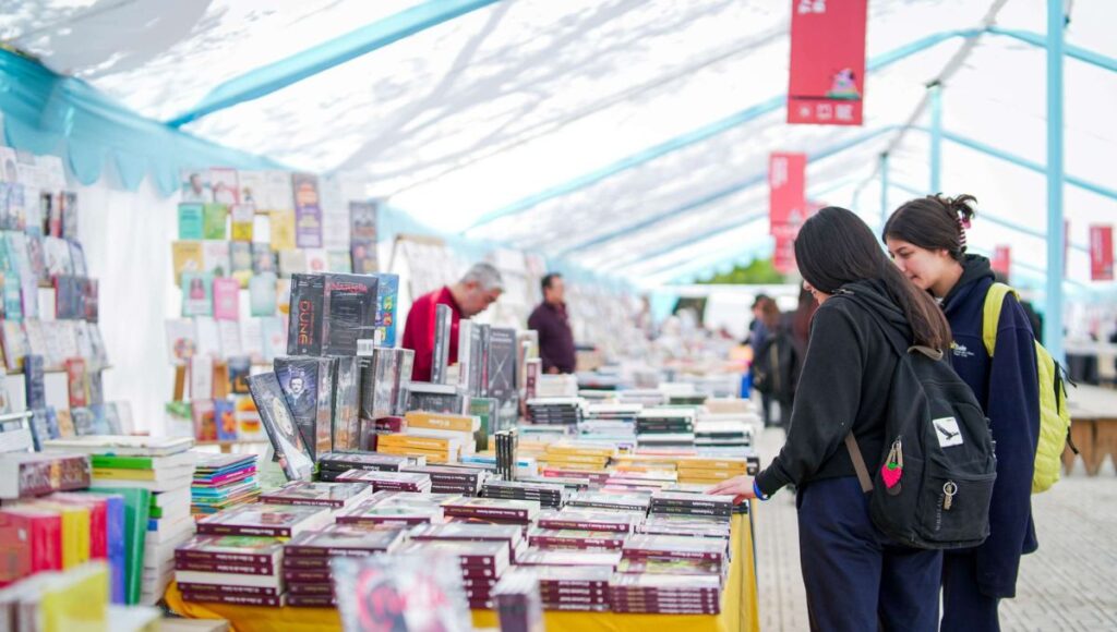 FILIT 2025 convierte la Alameda de Talca en el epicentro del libro el arte y la imaginacion