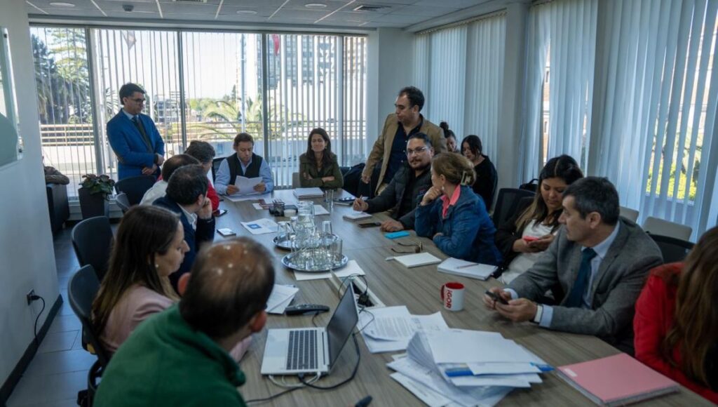 Gobernador del Maule convoca a parlamentarios para buscar solución a vecinos de Parque Zapallar de Curicó afectados por inundaciones 1 Gobernador del Maule convoca a parlamentarios para buscar solucion a vecinos de Parque Zapallar afectados por inundaciones