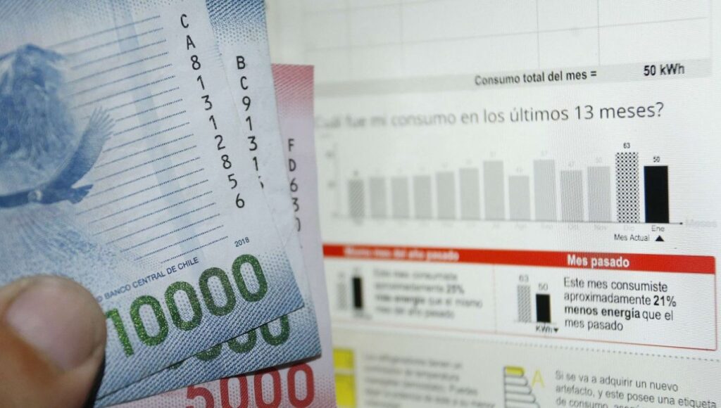 Gobierno anuncia devolucion de cobros excesivos en las cuentas de luz a partir de 2026