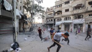Israel suspende ingreso de ayuda humanitaria a Gaza tras acusar a Hamas de romper el alto al fuego