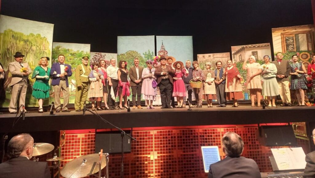La Pérgola de las Flores llega al Teatro Regional del Maule en una aplaudida puesta en escena 1 La Pergola de las Flores llega al Teatro Regional del Maule en una aplaudida puesta en escena