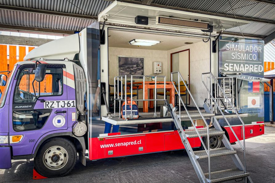 Camion de simulacion sismica de SENAPRED recorrera comunas de la Provincia de Curico 894x596 1