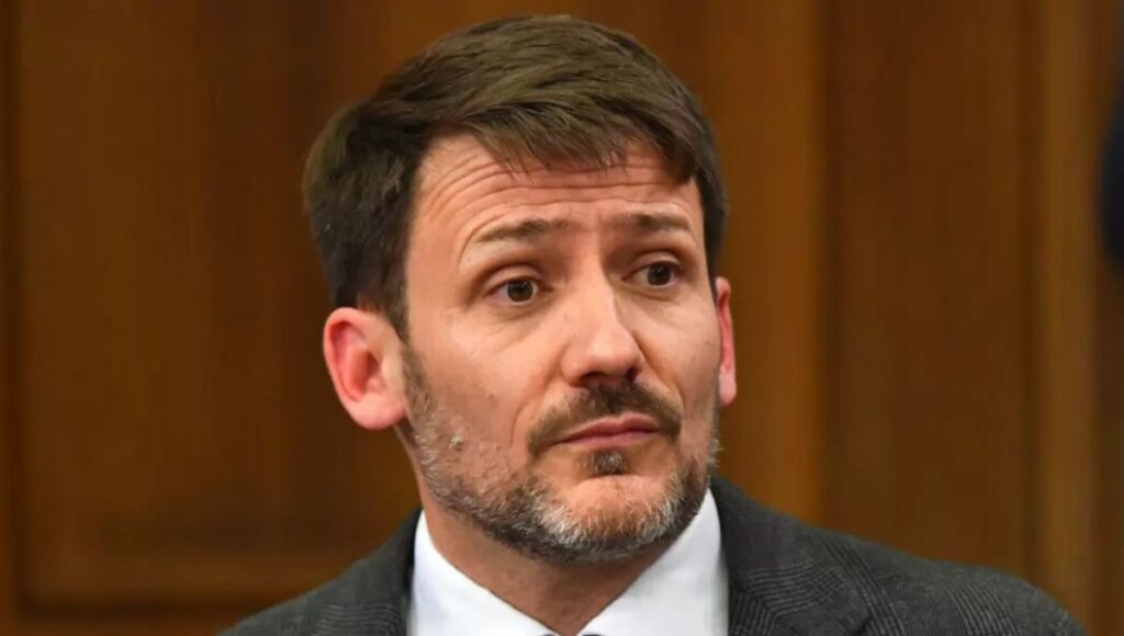 Diego Pardow solicita declarar inadmisible la acusacion constitucional en su contra y acusa uso politico del mecanismo