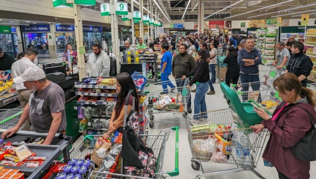 Supermercados anuncian horarios de cierre anticipado por Ano Nuevo 2026