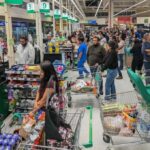 Supermercados anuncian horarios de cierre anticipado por Ano Nuevo 2026