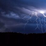 Emiten aviso por tormentas electricas con granizo y vientos de hasta 70 kmh en la zona centro sur