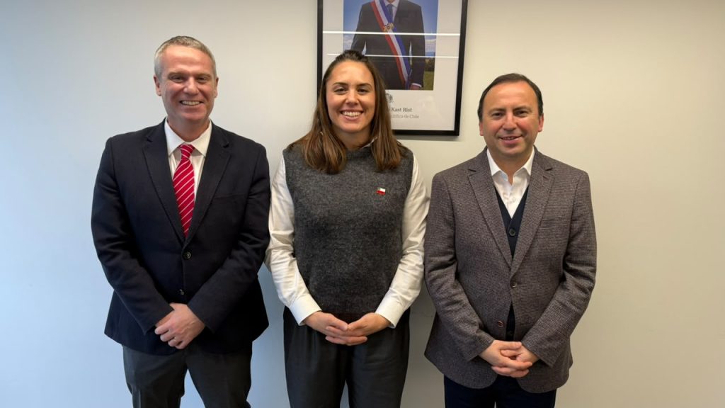 Diputado Tomas Kast Ministra Natalia Duco y alcalde de Tolten Guillermo Martinez