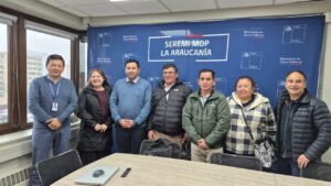 Diputada Flor Contreras y autoridades del MOP en La Araucania 2