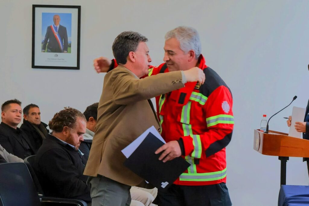 Gobierno Regional y Municipio de Mulchén firman histórico convenio para nuevo cuartel de Bomberos y aseguran terreno para futuro hospital 1 WhatsApp Image 2026 10 07 at 22.29.44